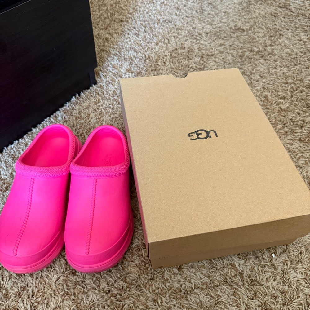 UGG Tasman Bright Pink Mules - Picture 2 of 8